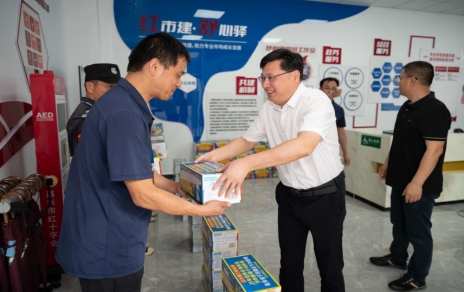 市總工會、市財貿(mào)工會領(lǐng)導(dǎo)一行蒞臨我司慰問基層員工