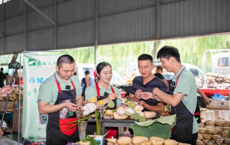 做好“雙服務(wù)”：嘉昕小廚房開播，本期主角---蓮藕